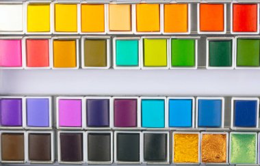 Renkli makro suluboya renk kutusu ayrıntıları 