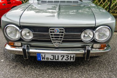 Weilburg Kalesi Parkı, Lahntal, Hesse, Almanya 'da Knig-Konrad-Platz' dan görüldü.