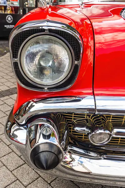 Wettenberg Hesse Germany 2023 Front Headlight Red Chevrolet Traditional Car — Stock Photo, Image