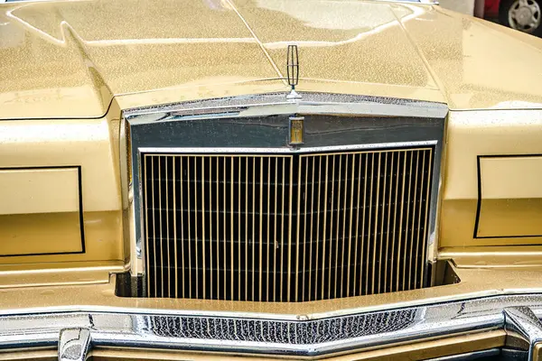 Wettenberg Hesse Germany 2023 Detail Golden Metallic Lincoln Continental Traditional — Stock Photo, Image