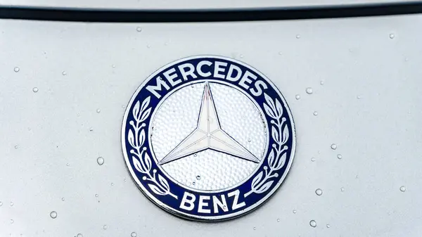 Wettenberg Hesse Alemania 2023 Mercedes Benz Logo Emblema Del Coche — Foto de Stock