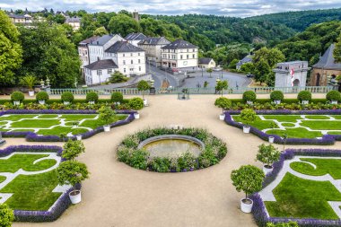 WEILBURG, ALMANY - 06-28-2023 - Weilburg 'daki şatodan halka açık park