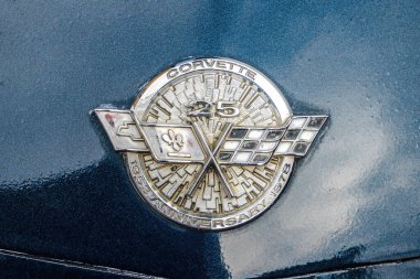 WETTENBERG, HESSE, GERMANY - 07 - 28 - 2023: CORVETTE 25 ANNERVERSARY 1953 - 1978 Embleme on a Car Show Golden Oldies near Giessen;Hesse.