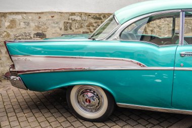 WeTTENBERG, HESSE, GERMANY - 07 - 28 - 2023: Giessen yakınlarındaki Krofdorf-Gleiberg Otomobil Fuarı 'nda Belair Oldtimer ChEVROlet' in arka çamurluğu, Hesse.