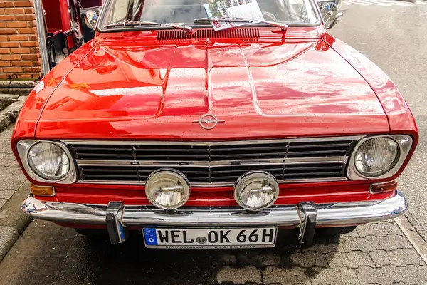 Wettenberg Hesse Γερμανια 2023 Κόκκινο Opel Kadett Έκθεση Αυτοκινήτων Golden Εικόνα Αρχείου