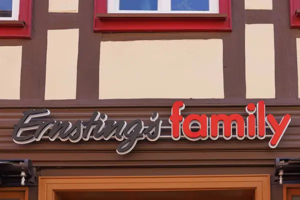 Wernigerode Tyskland September 2023 Ernstingar Familj Sign Logotyp Fasad Ett Stockbild
