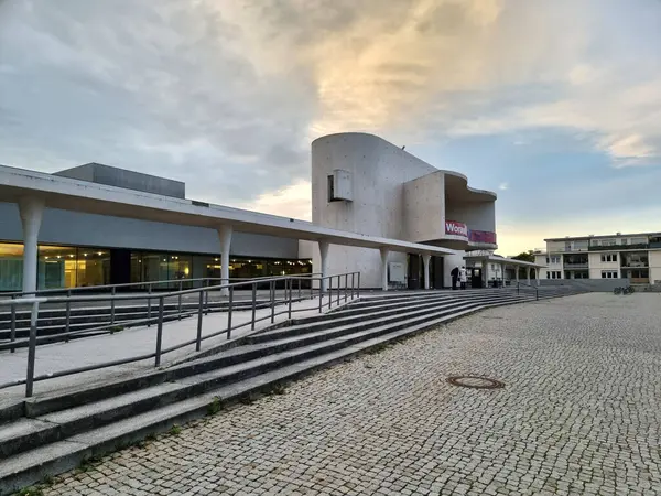 DARMSTADT, GERAMNY - 13 Ekim 2024: Darmstadt 'taki Georg-Bchner-Area' daki Hessian Devlet Tiyatrosu 'nun modern mimarisi. 