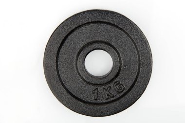 Bir kilogram ağırlık ağırlık kaldırma ve vücut geliştirme eğitimi için beyaz arka planda izole edilmiş.