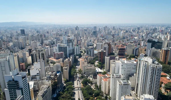 ブラジルのサンパウロ市内中心部にある9 Julho通り 商業および住宅建築物の空中ビュー — ストック写真