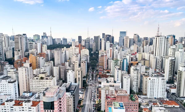 ブラジルのサンパウロ市内中心部にある9 Julho通り 商業および住宅建築物の空中ビュー — ストック写真