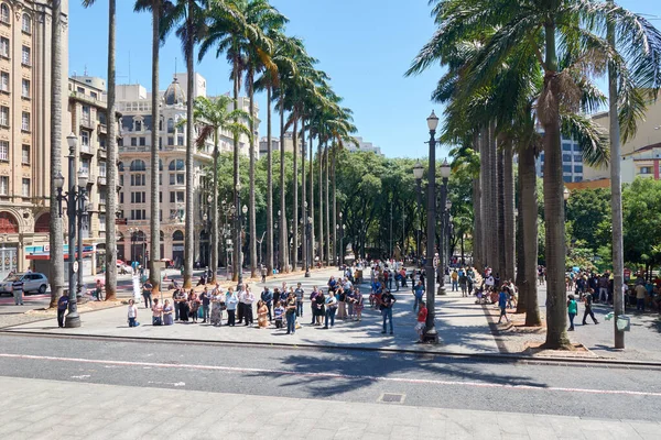 Emberek Sao Paulo Fővárosi Katedrális Vagy Square Cathedral Körül Sétálnak — Stock Fotó