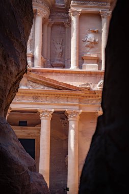 Petra Jordan 'daki hazine tapınağı. Seyahat, tatil ve turizm konsepti. Yüksek kalite fotoğraf