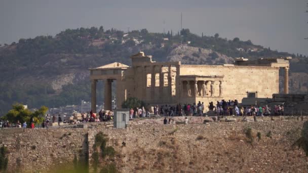 Акрополь Афин Греция Многие Туристы Парфеноне Самом Многолюдном Месте — стоковое видео