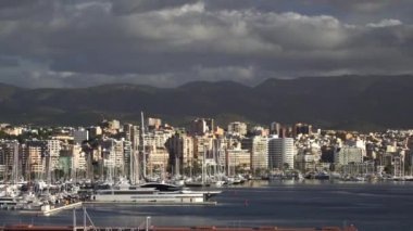 18 Ekim 2022, Palma de Mallorca, Cityscape, liman ve kıyı şeridi..