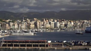 18 Ekim 2022, Palma de Mallorca, Cityscape, liman ve kıyı şeridi..