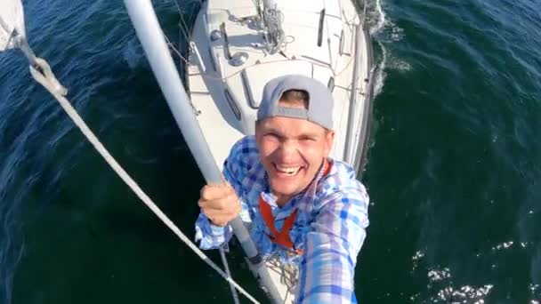 Young Sailor Alone Recording Selfie Sailboats Bow Open Sea Freedom — Stock Video