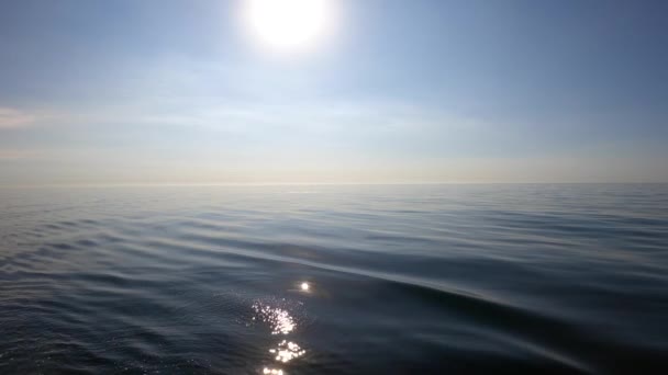 Ηρεμία Φύση Φόντο Της Ανοικτής Θάλασσας Κύματα Φωτός Αργή Κίνηση — Αρχείο Βίντεο