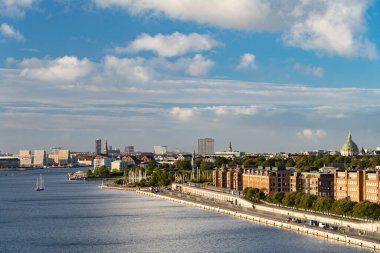 Rıhtım kenarı modern mimari, Kopenhag, Danimarka, hava manzarası. Seyahat ve tatil.