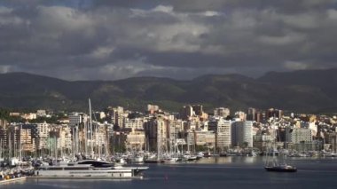 18 Ekim 2022, Palma de Mallorca, Cityscape, liman ve kıyı şeridi..