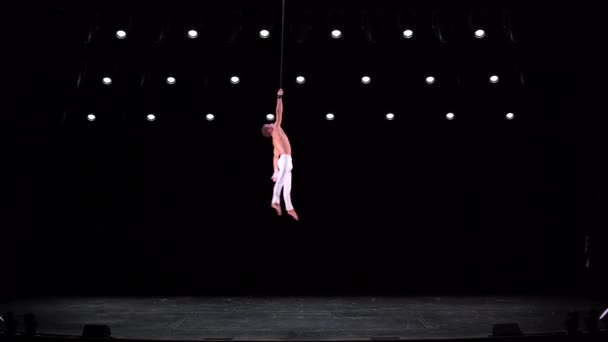 Male Muscular Circus Artist Aerial Straps Black Stage Background Performing — Stock Video