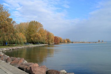 Göl kıyısında sonbahar gezisi..