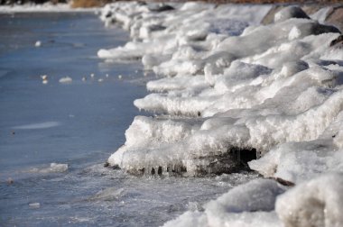 Kışın Donmuş Göl