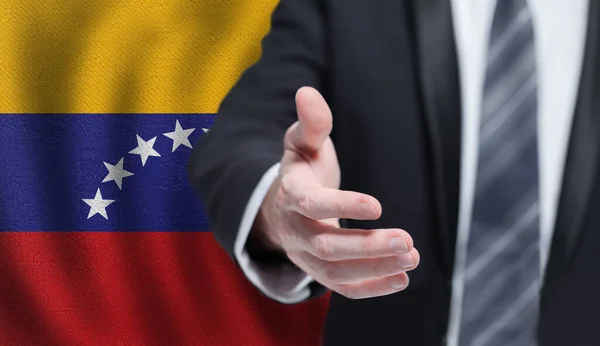 Βενεζουέλα Επιχείρηση Πολιτική Συνεργασία Και Ταξιδιωτική Έννοια Χέρι Στη Σημαία — Φωτογραφία Αρχείου