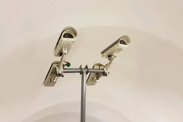 Metro Istasyonunda Beyaz Arka Planda Dört Kamera Var Gözetleme Güvenlik — Stok fotoğraf