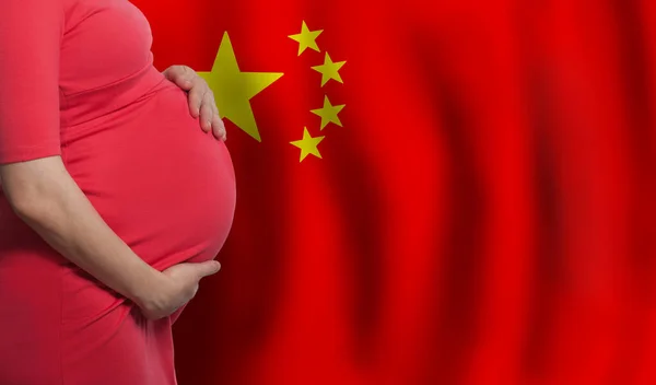 Kobieta Ciąży Brzuch Tle Chińskiej Flagi — Zdjęcie stockowe