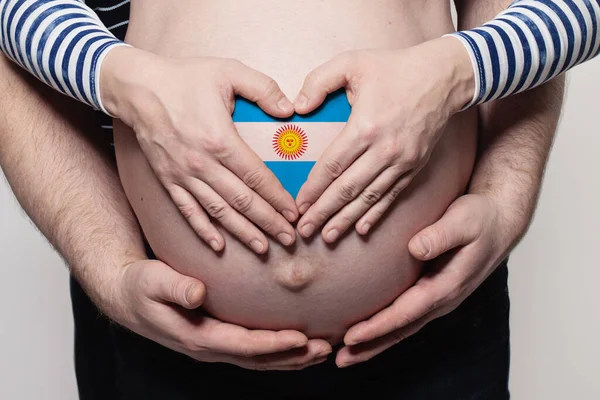 Concepto Familiar Argentino Hombre Abrazando Mujer Embarazada Vientre Corazón Con — Foto de Stock