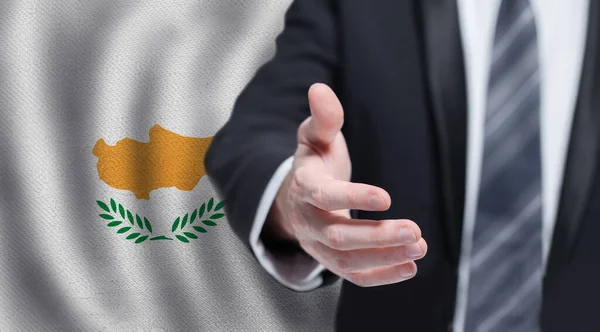 Negocios Chipriotas Política Cooperación Concepto Viajes Mano Sobre Bandera Chipre —  Fotos de Stock