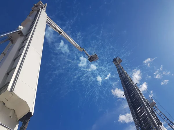 Crane Construction Cloudy Blue Sky Background — Stock Photo, Image
