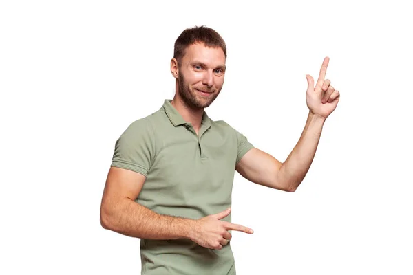 Homem Adulto Confiante Camiseta Verde Apontando Para Cima Isolado Branco — Fotografia de Stock