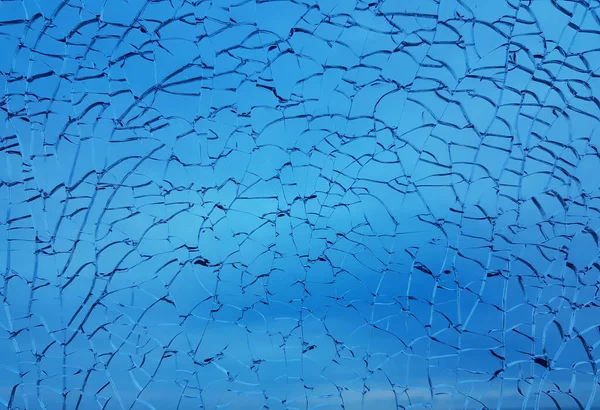 Abstraktes Blaues Zerbrochenes Glasfenster Auf Himmelshintergrund — Stockfoto