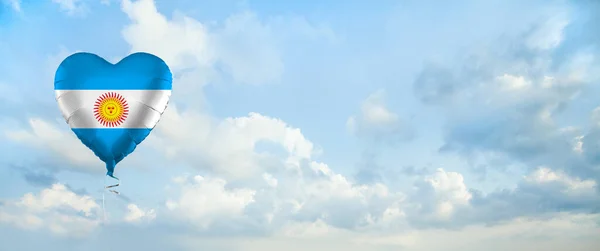 Vlag Van Argentinië Hartvormige Ballon Tegen Lucht Wolken Achtergrond Onderwijs — Stockfoto