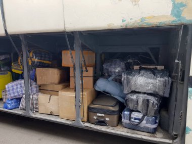 Valizler otobüs deposunda.