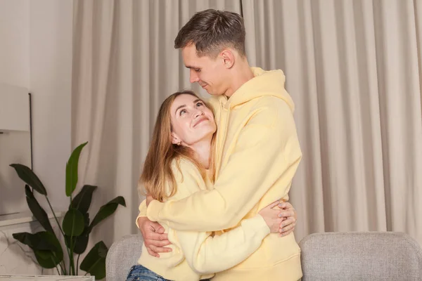 Happy Beautiful Couple Yellow Clothes Hugging Looking Each Other — Stock Photo, Image