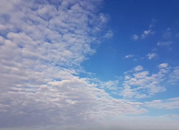 Blauer Und Weißer Himmel Hintergrund — Stockfoto