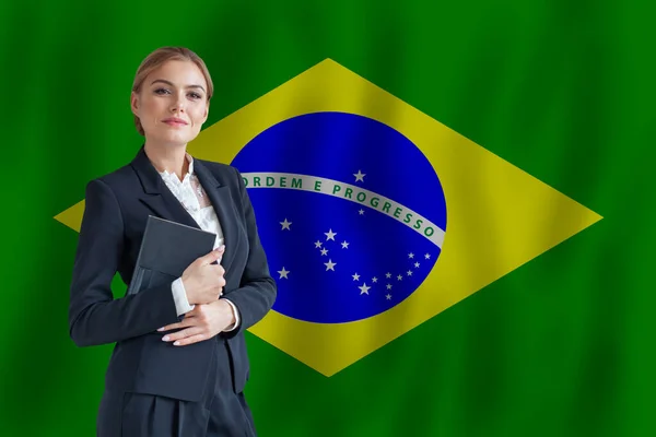 ブラジルのビジネス女性の旗の上にデジタル遊牧民 ビジネス スタートアップの概念 — ストック写真