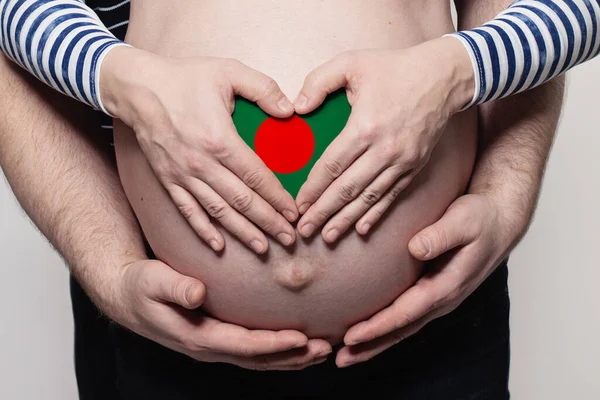 Concepto Familiar Bangladesh Hombre Abrazando Mujer Embarazada Vientre Corazón Con —  Fotos de Stock