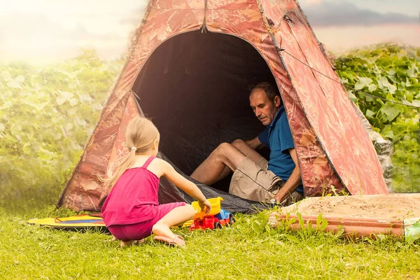 Happy Cute Child Girl Playing Game Grandfather Outdoor — Stock Photo, Image