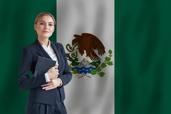 Meksykańska Bizneswoman Fladze Meksyk Cyfrowy Nomad Biznes Startup Koncepcja — Zdjęcie stockowe