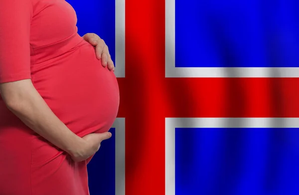 Gravid Kvinna Mage Isländska Flagga Bakgrund — Stockfoto