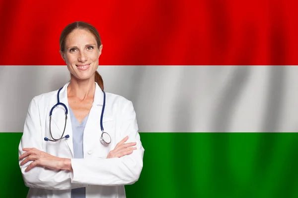 Ούγγρος Γενικός Ιατρός Στη Σημαία Της Ουγγαρίας — Φωτογραφία Αρχείου