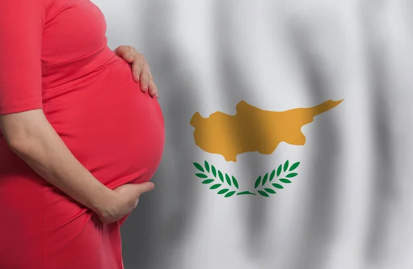 Zamknij Się Ciężarna Kobieta Brzuch Fladze Republiki Cypryjskiej Tle — Zdjęcie stockowe