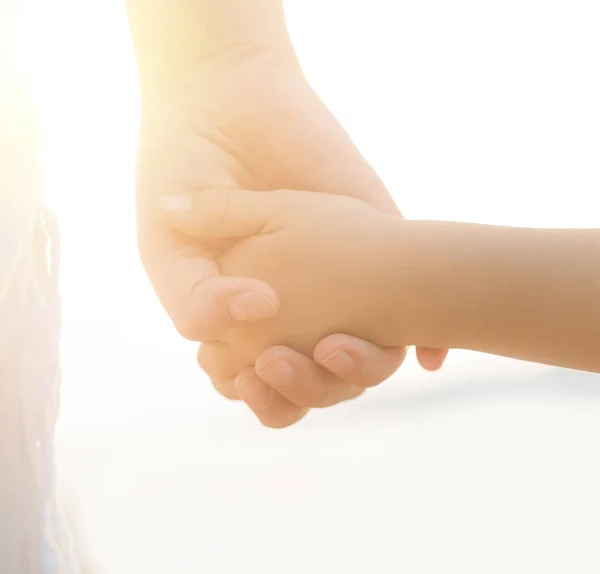 Barn Och Föräldrars Händer Hjälp Skydd Familjebegrepp — Stockfoto