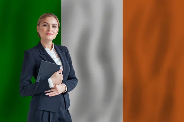 Irländska Affärskvinna Irlands Flagga Digital Nomad Företag Start Koncept — Stockfoto