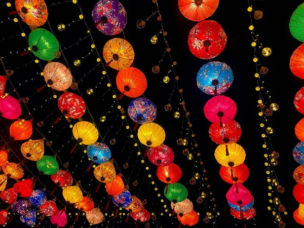 Fondo Colorido Con Linternas Chinas Año Nuevo Negro Brillante Decoración Imágenes De Stock Sin Royalties Gratis
