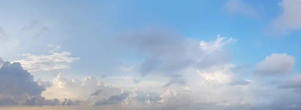 Panorama Azurblå Himmel Med Vitt Moln Sommar Himmel Bakgrund — Stockfoto