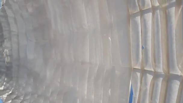 Прозрачный Белый Занавес Текстиль Движется Ветра Палатке — стоковое видео